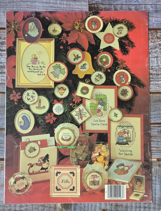 Leisure Arts: Christmas Stitchin' Leaflet 197 Pattern