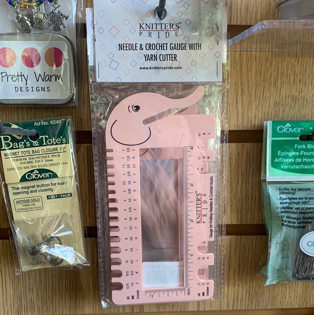 Needle & Crochet Gauge with Yarn Cutter (elephant)
