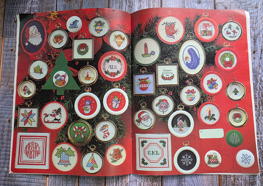 Leisure Arts: Christmas Stitchin' Pattern Leaflet 197