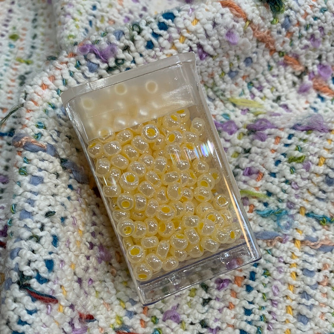 Hiya Hiya Box of Round Beads