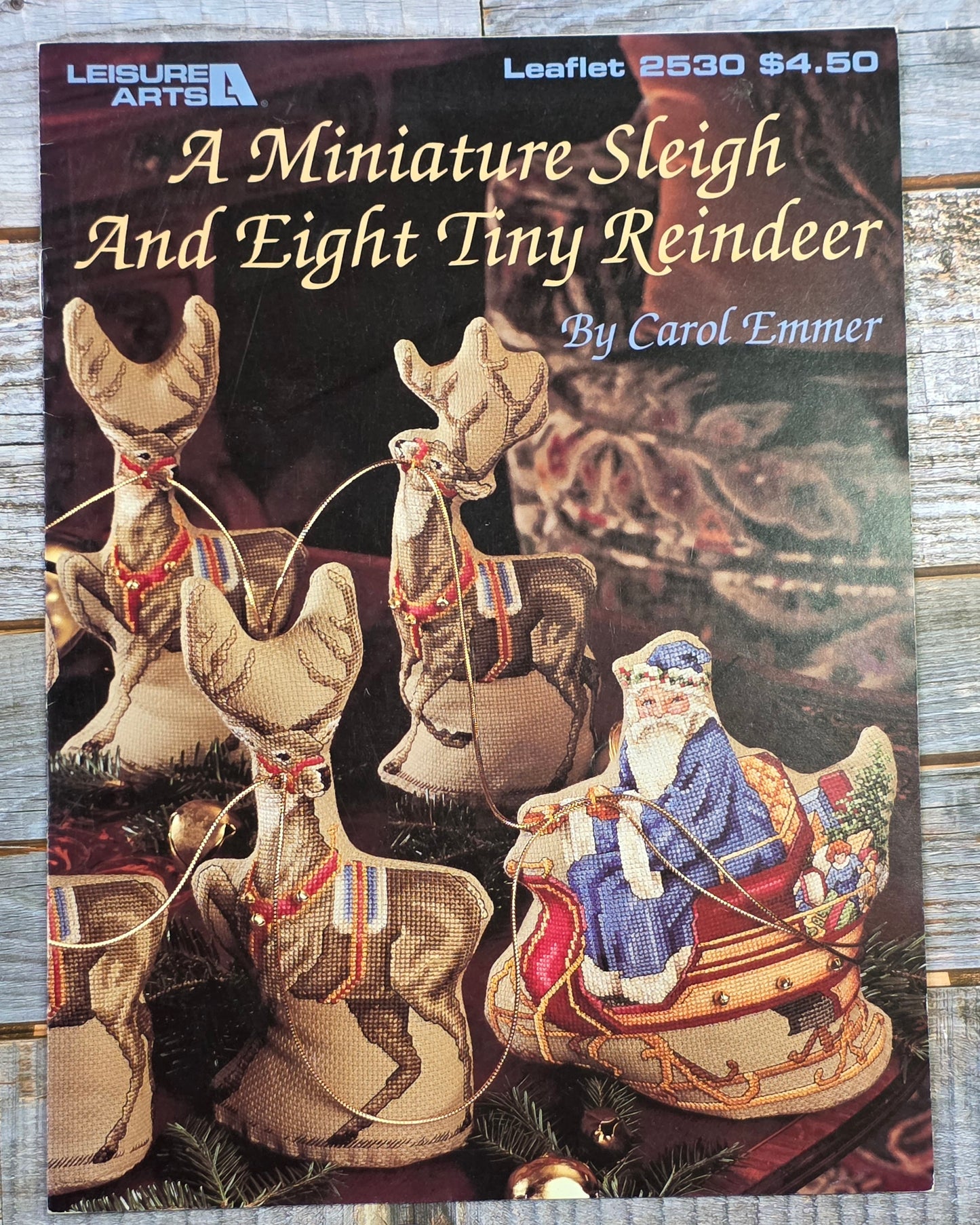 Leisure Arts: A Miniature Sleigh and Eight Tiny Reindeer Leaflet 2530 Pattern