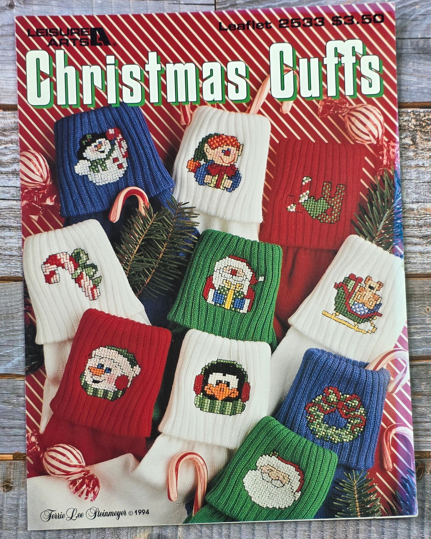 Leisure Arts: Christmas Cuffs Leaflet #2533 Pattern