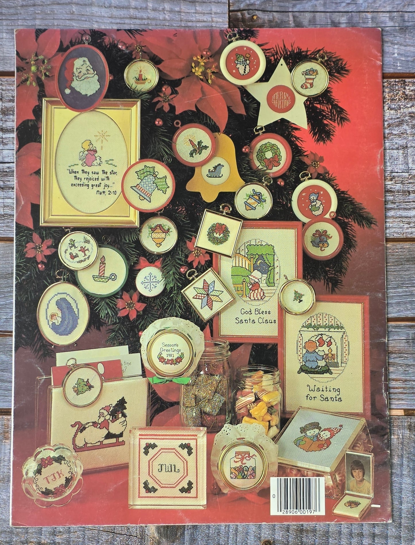 Leisure Arts: Christmas Stitchin' Leaflet 197 Pattern