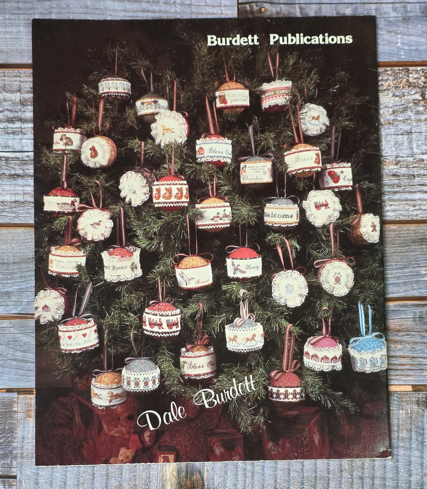 Burdett Publications: Christmas Country Miniatures Pattern