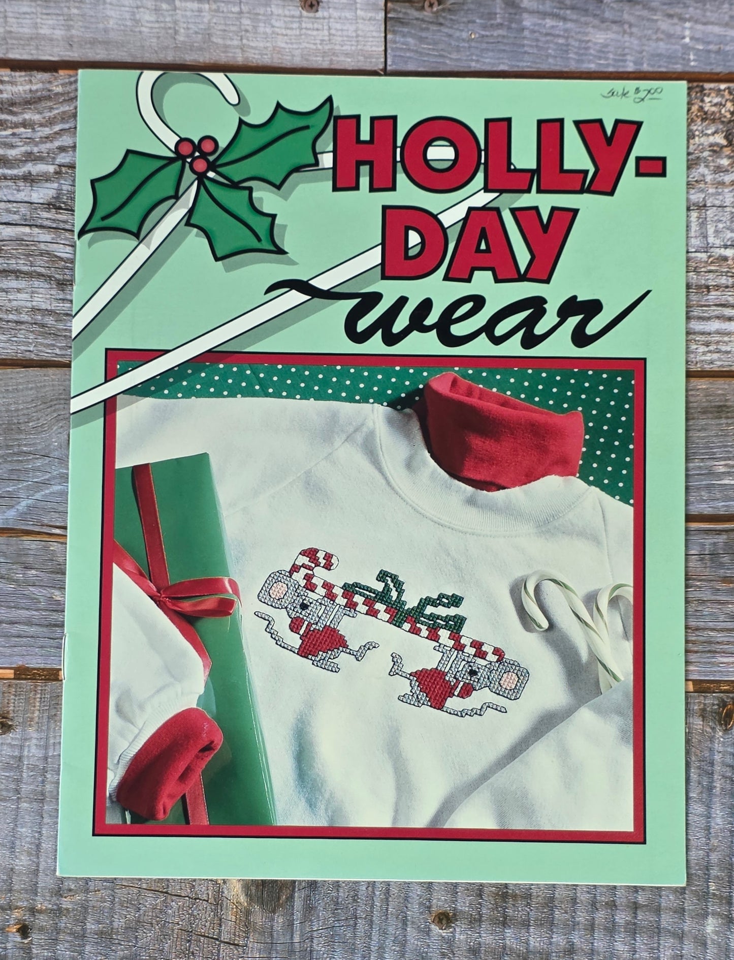 Leisure Arts: Holly-Day Wear Pattern