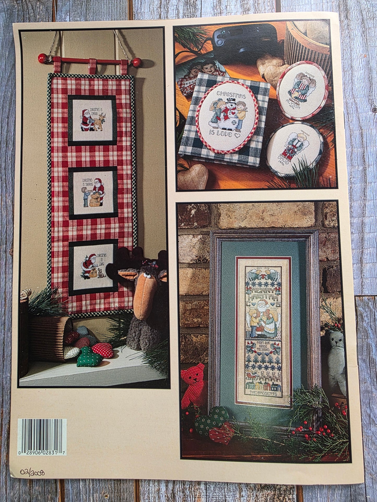 Leisure Arts: Christmas Is Love Pattern Leaflet 2831