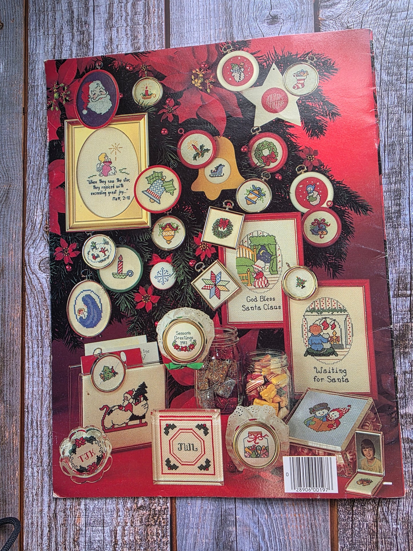 Leisure Arts: Christmas Stitchin' Pattern Leaflet 197