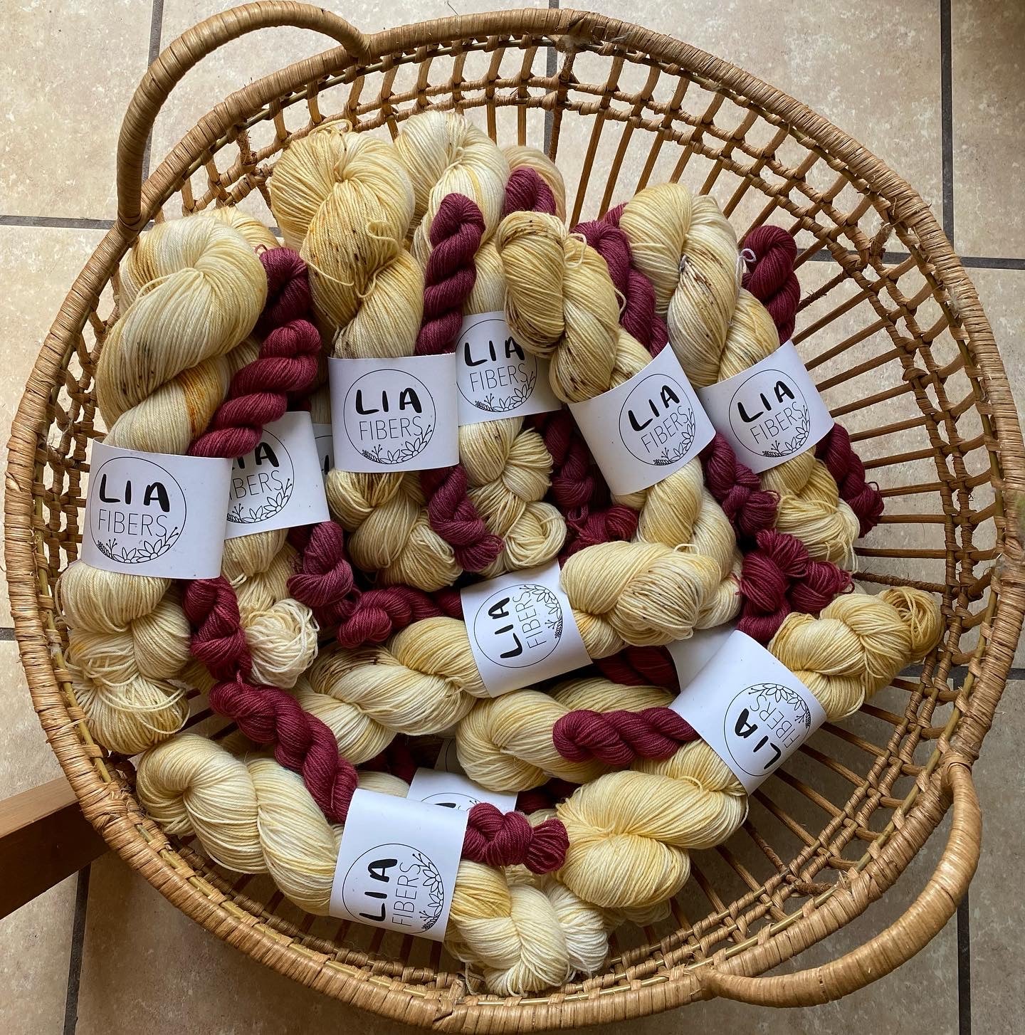 A Night at the Barter - VA Blue Ridge Yarn Crawl 2022 – ALikelyYarn